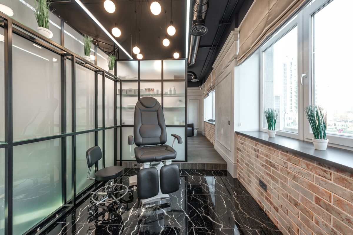 Salon studio interior, Bobbys Fingerfinesse Pilsen